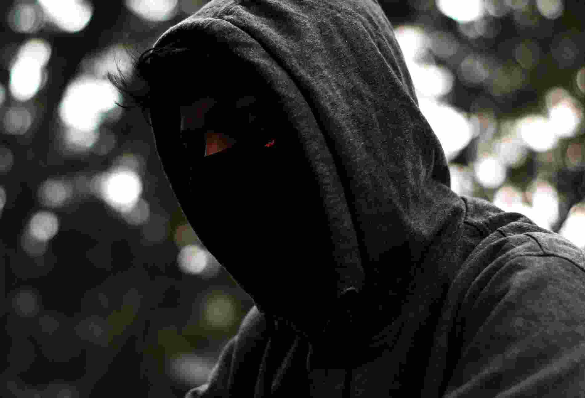 One of the family members said he confronted a suspicious man at the door. “I saw a tall person standing there. When I asked him to identify himself, he claimed it was his house. I punched him, but he dodged my blow. When I picked up a stone to hit him, he ran into the forests.” One of the family members said he confronted a suspicious man at the door. “I saw a tall person standing there. When I asked him to identify himself, he claimed it was his house. I punched him, but he dodged my blow. When I picked up a stone to hit him, he ran into the forests.”