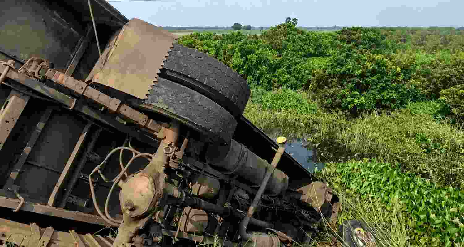 Two women were killed and at least 20 people injured after a passenger bus overturned into a roadside ditch in West Bengal's Hooghly district. Two women were killed and at least 20 people injured after a passenger bus overturned into a roadside ditch in West Bengal's Hooghly district.