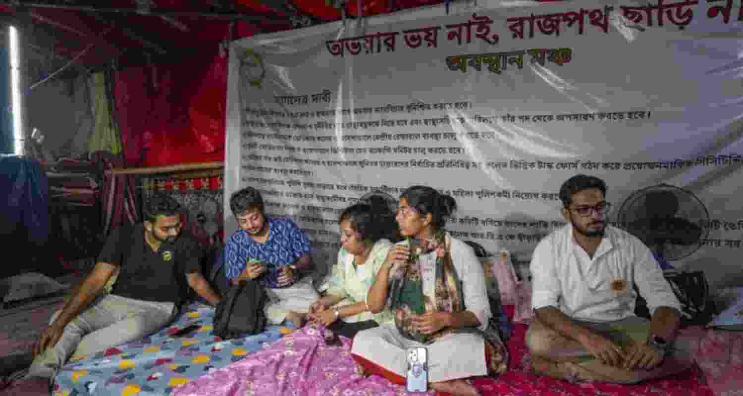 RG Kar: Hunger strike continues as govt struggles to fulfil demands
RG Kar: Hunger strike continues as govt struggles to fulfil demands