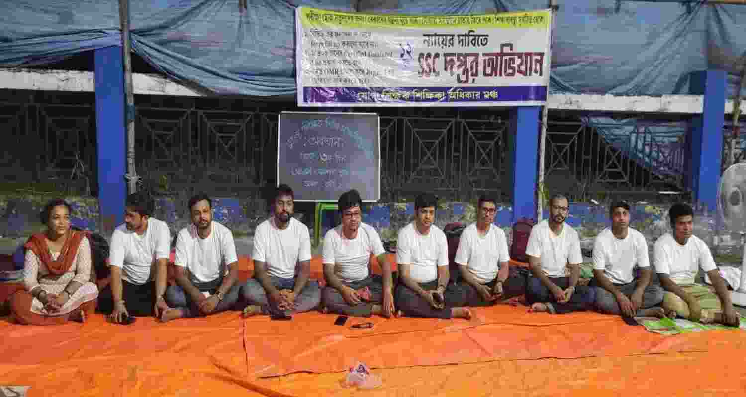 Unemployed teachers launch indefinite hunger strike in Kolkata Unemployed teachers launch indefinite hunger strike in Kolkata