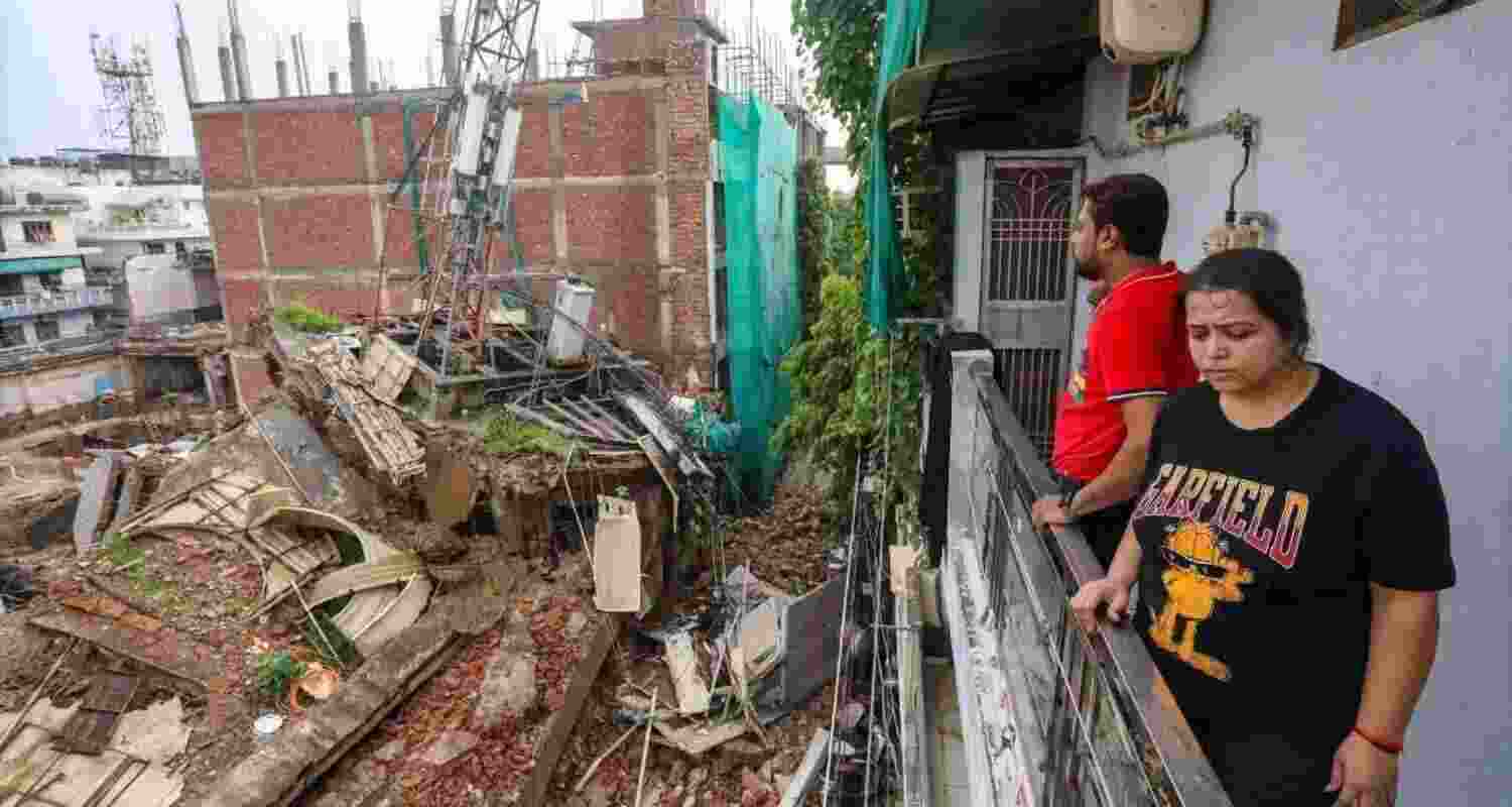 Old Banquet Hall Collapses in Delhi Several Feared Trapped. Old Banquet Hall Collapses in Delhi Several Feared Trapped.