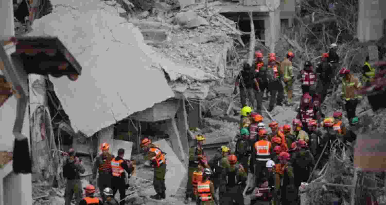 Israel hits Iran's defence HQ, Tehran strikes back Israel hits Iran's defence HQ, Tehran strikes back