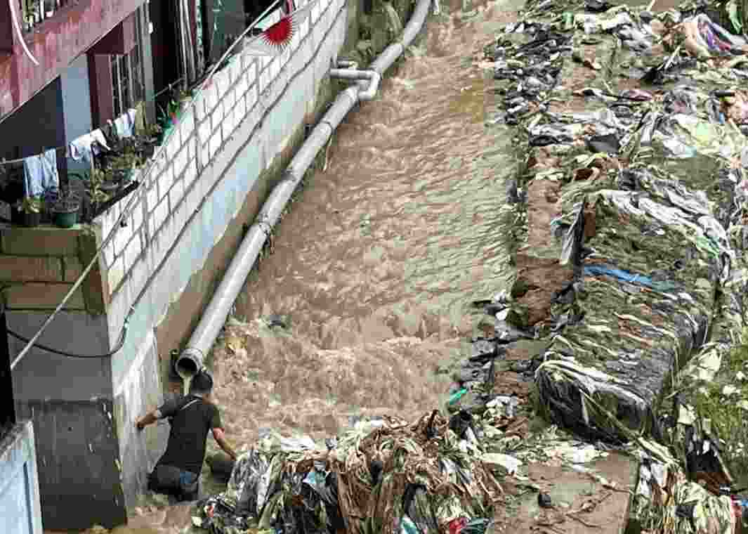 Reports of landslides were also received at Itanagar and surrounding areas after a cloudburst, which occurred at around 10.30 am. Reports of landslides were also received at Itanagar and surrounding areas after a cloudburst, which occurred at around 10.30 am.