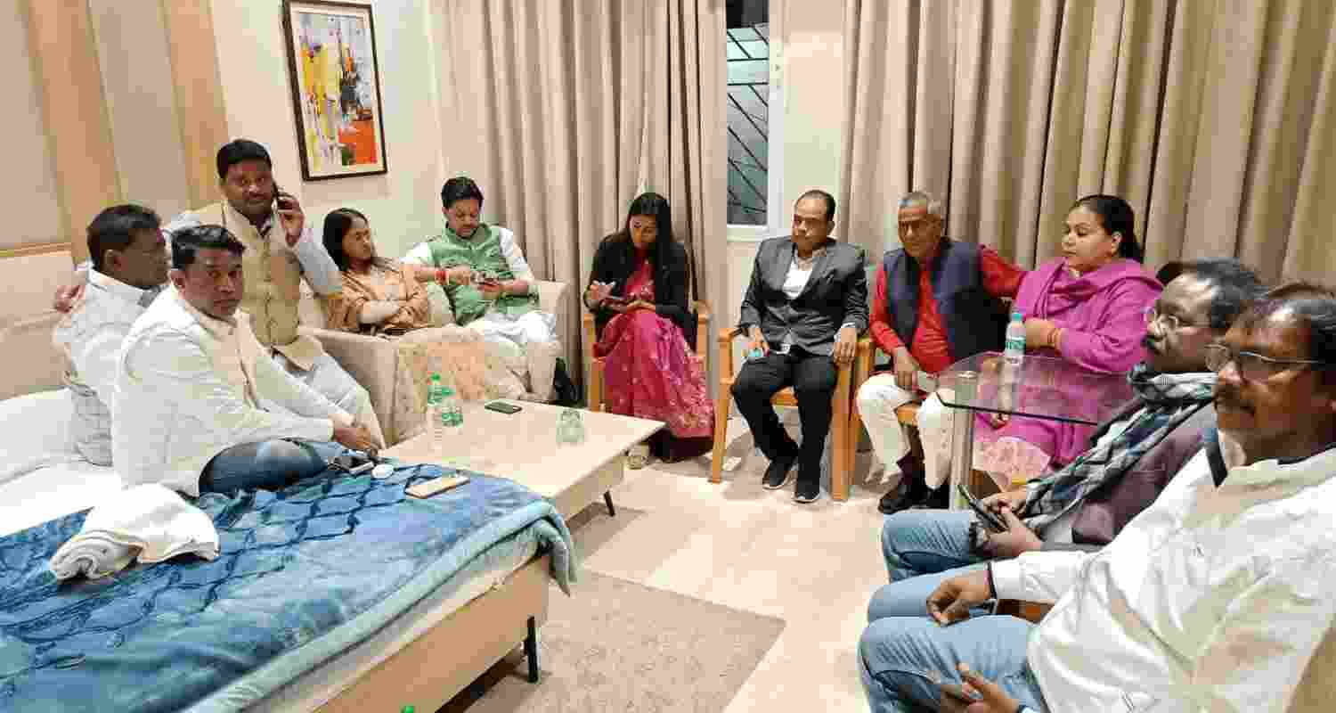 Image of the Congress legislators during their meeting inside a room. Image of the Congress legislators during their meeting inside a room.