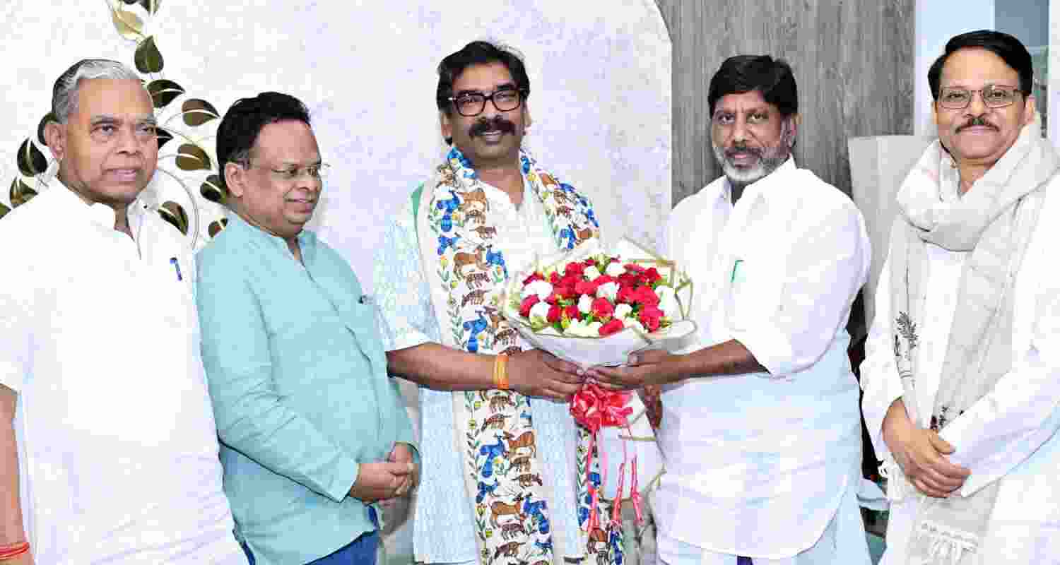 Congress presses JMM for one Jharkhand Rajya Sabha seat as talks with CM Hemant Soren intensify ahead of the June 18 elections. Congress presses JMM for one Jharkhand Rajya Sabha seat as talks with CM Hemant Soren intensify ahead of the June 18 elections.
