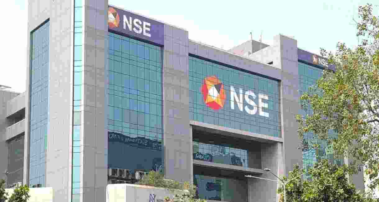 Sensex climbs 200 pts, Nifty up 86 pts in early trade Sensex climbs 200 pts, Nifty up 86 pts in early trade