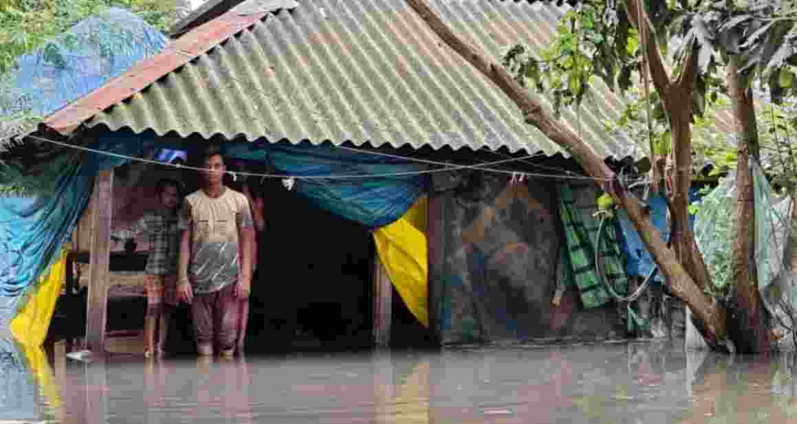 Flood threat in 3 districts of Odisha; govt starts evacuation Flood threat in 3 districts of Odisha; govt starts evacuation