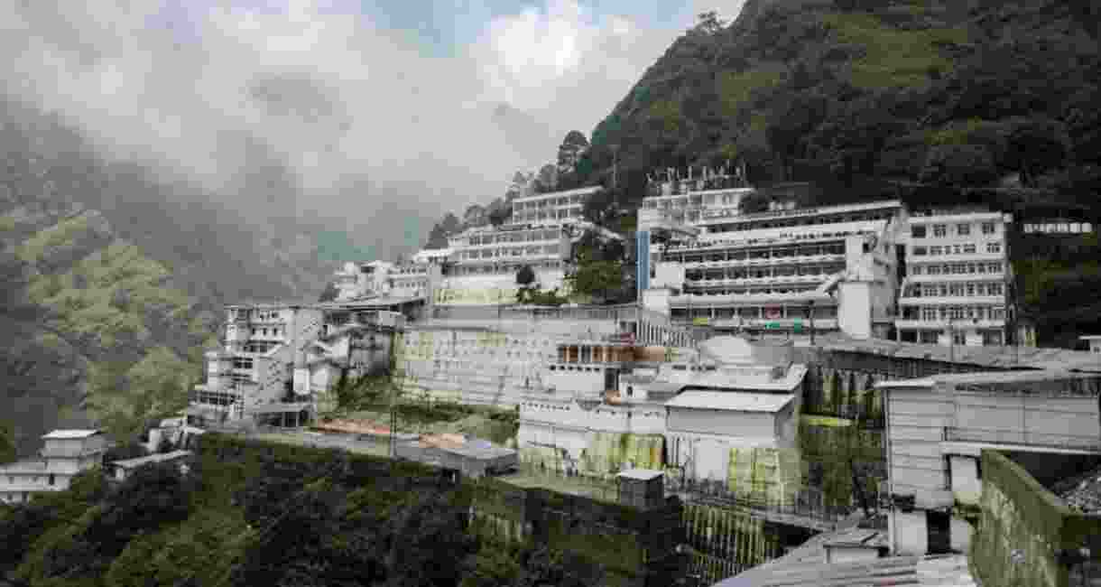 Navratri: Lakhs of pilgrims throng Vaishno Devi shrine Navratri: Lakhs of pilgrims throng Vaishno Devi shrine