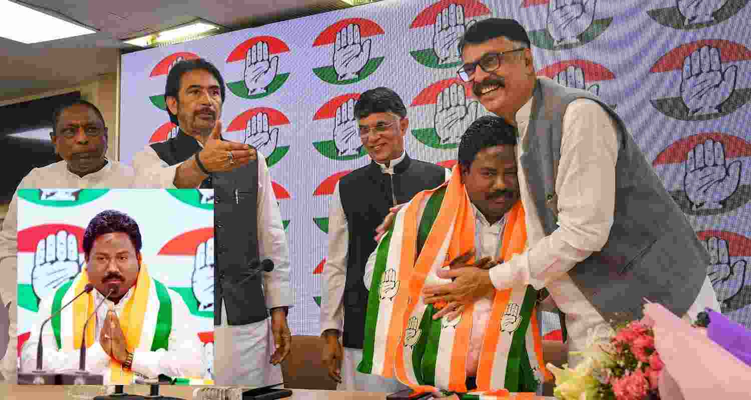 JP Patel along with Congress leaders in New Delhi. JP Patel along with Congress leaders in New Delhi.