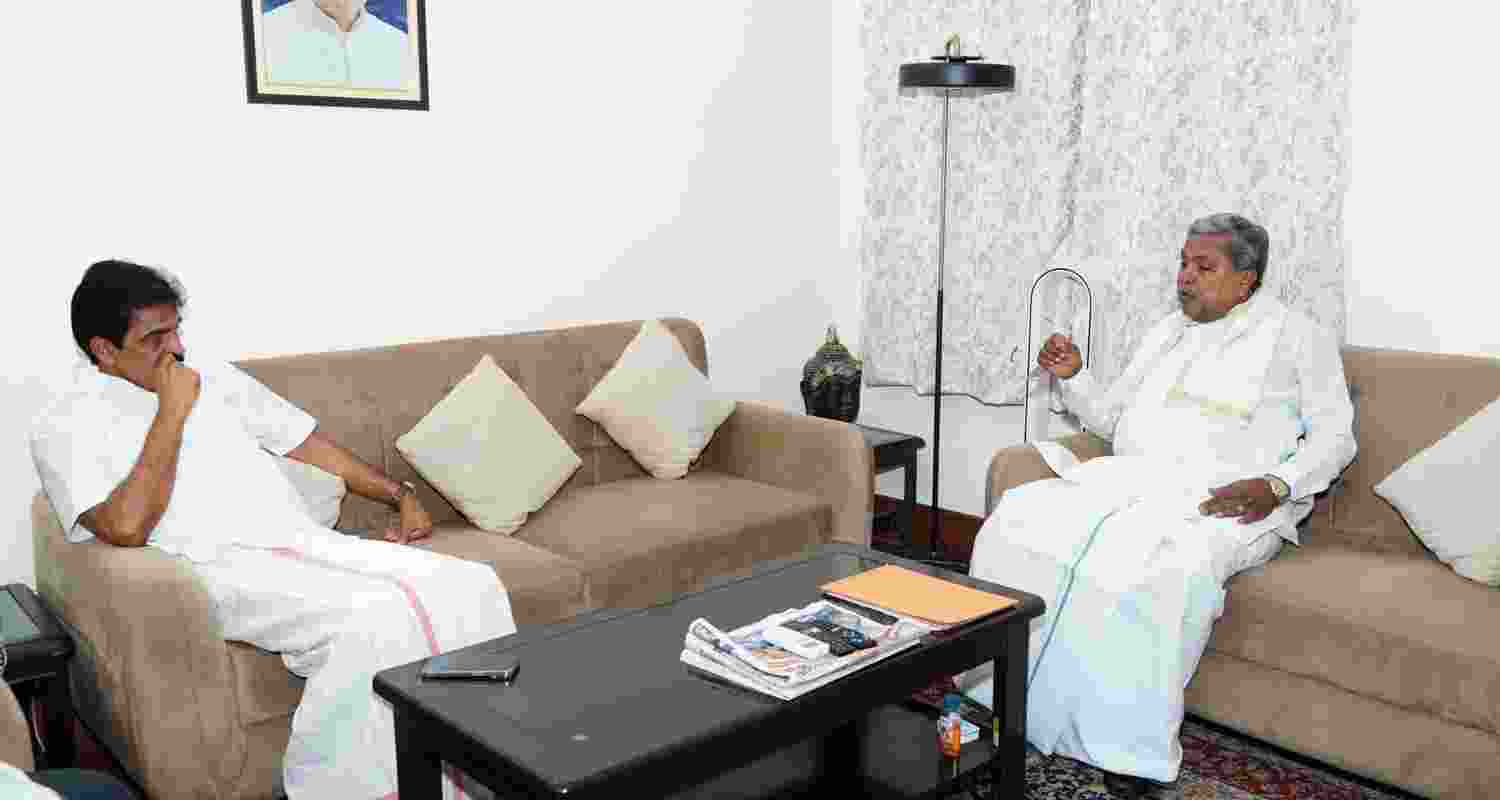 K'taka CM meets Venugopal in Delhi, discusses state, party issues K'taka CM meets Venugopal in Delhi, discusses state, party issues