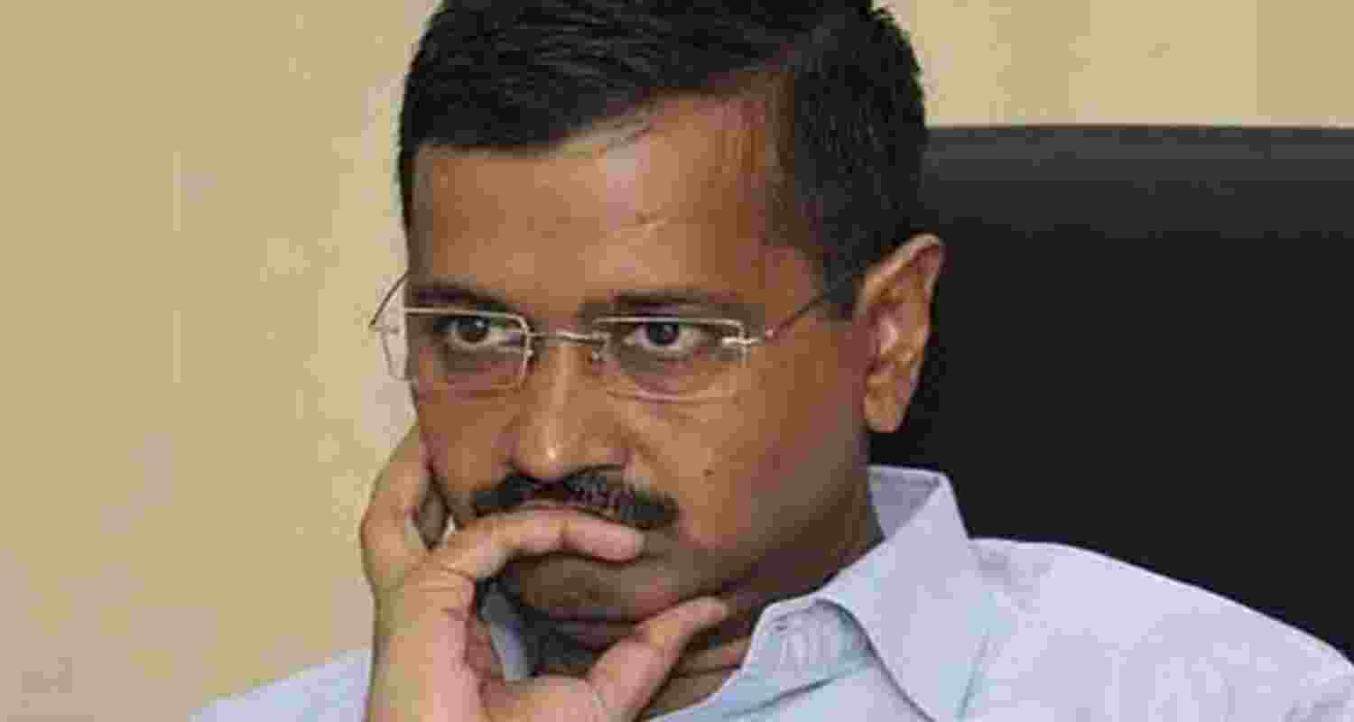 Officials present at Kejriwal's residence refused to take the notice served to him by the crime branch. Officials present at Kejriwal's residence refused to take the notice served to him by the crime branch.