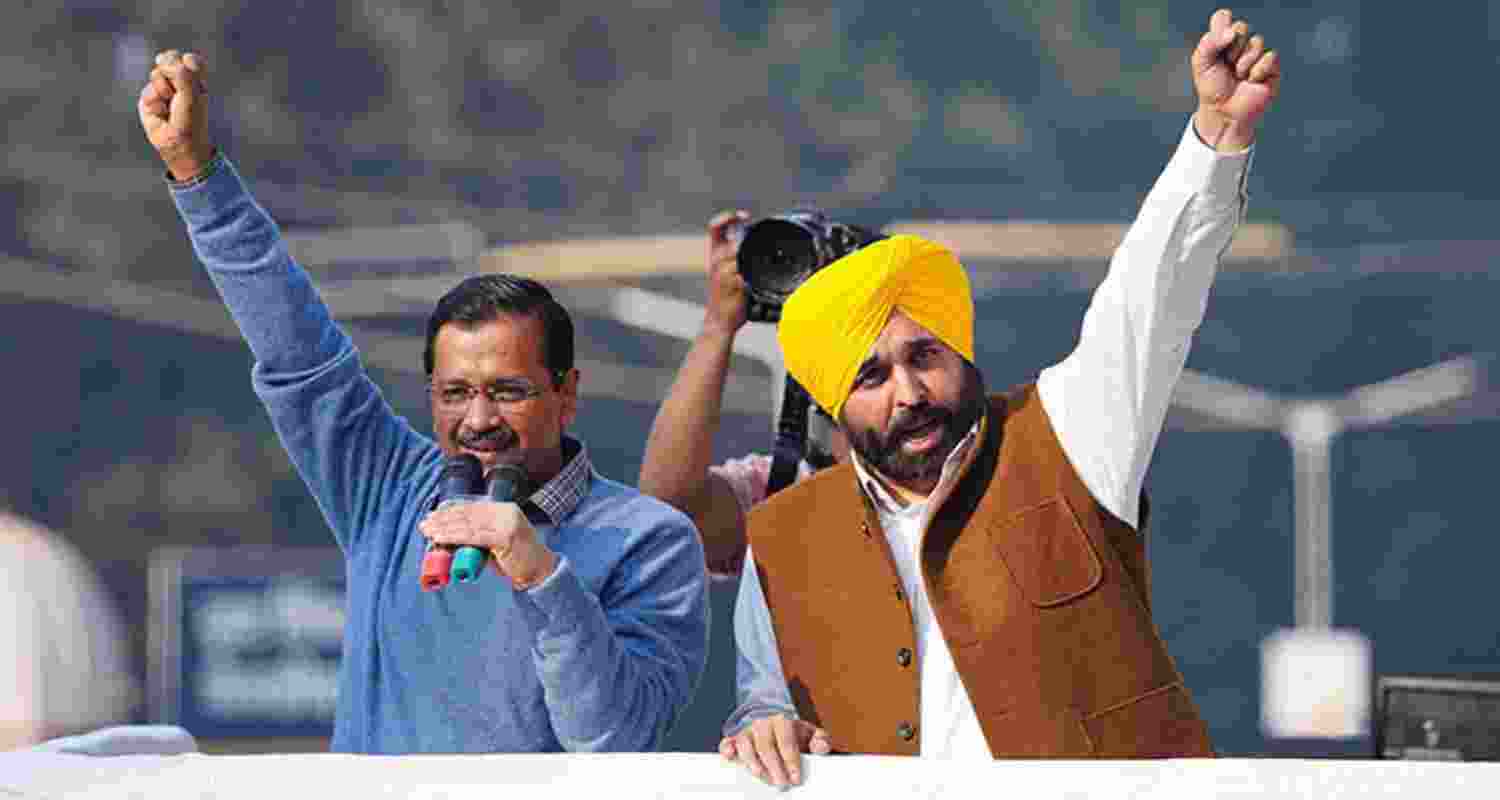 Delhi CM Kejriwal and Punjab CM Mann. Delhi CM Kejriwal and Punjab CM Mann.