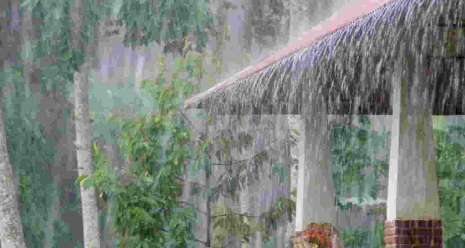 Southwest monsoon lashes Kerala, IMD sounds red alert Southwest monsoon lashes Kerala, IMD sounds red alert