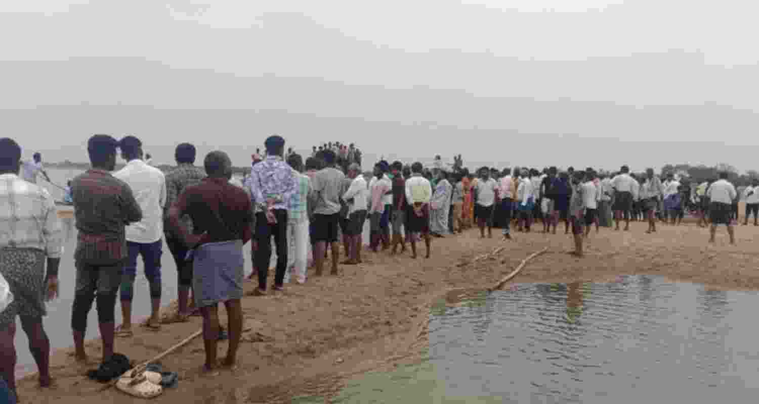 Four drown in AP’s Krishna river boat capsize Four drown in AP’s Krishna river boat capsize