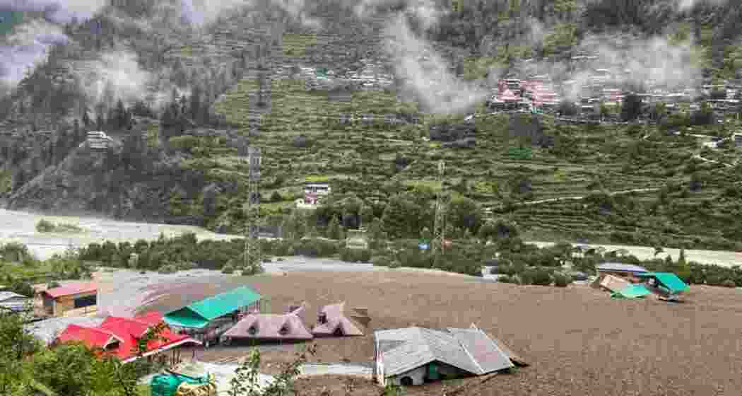 After Uttarakhand, flash flood in Himachal, landslide shuts Shimla highway. After Uttarakhand, flash flood in Himachal, landslide shuts Shimla highway.