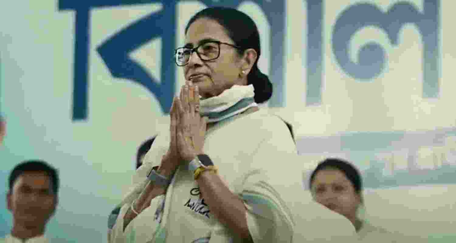 Mamata Banerjee takes a dig at EC over alleged overreach, raises erosion issue, seeks support ahead of Bengal Assembly polls. Mamata Banerjee takes a dig at EC over alleged overreach, raises erosion issue, seeks support ahead of Bengal Assembly polls.