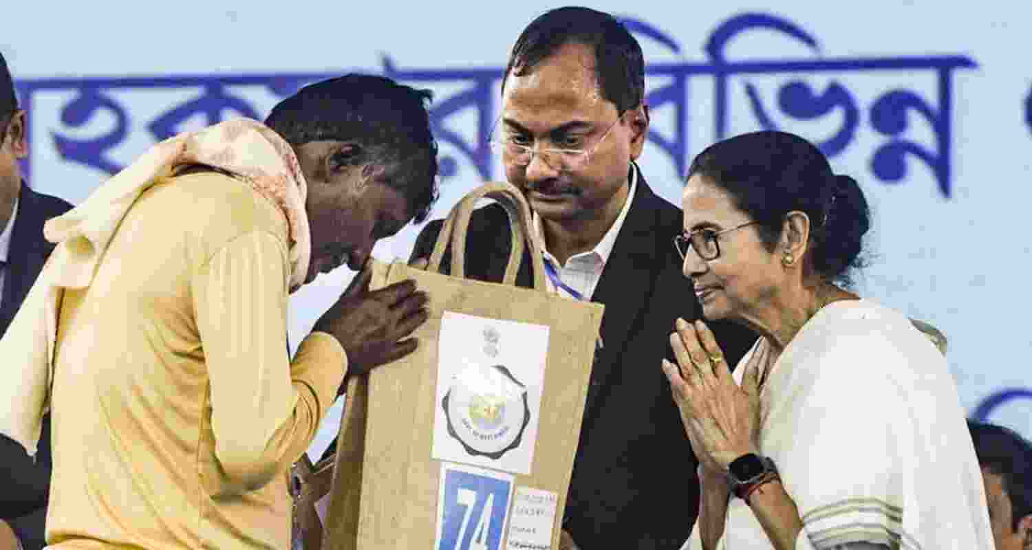 Don't pay anyone to get benefits: Mamata at Sandeshkhali Don't pay anyone to get benefits: Mamata at Sandeshkhali