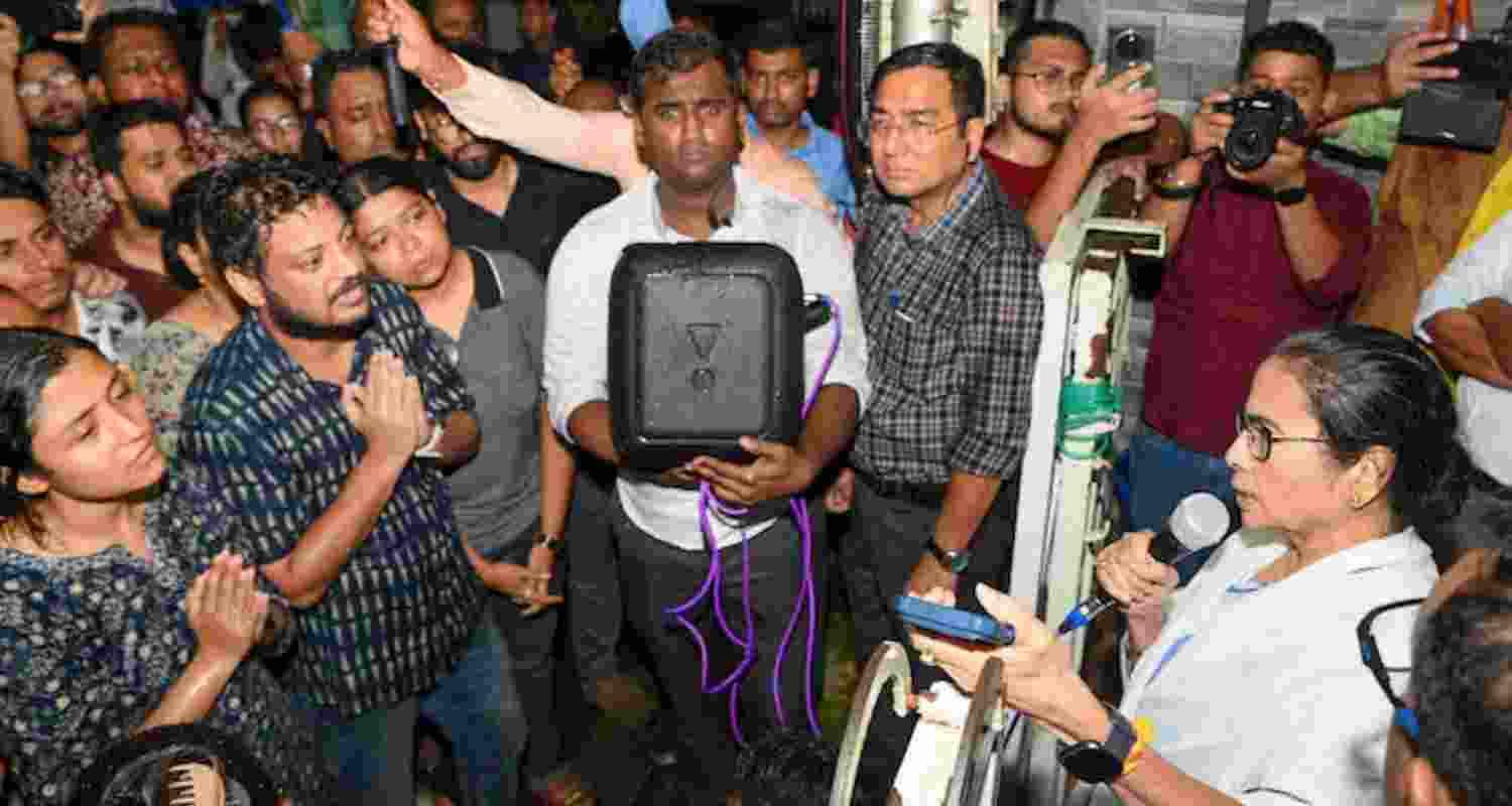 RG Kar protest: Mamata rejects demand to remove state health secretary
RG Kar protest: Mamata rejects demand to remove state health secretary