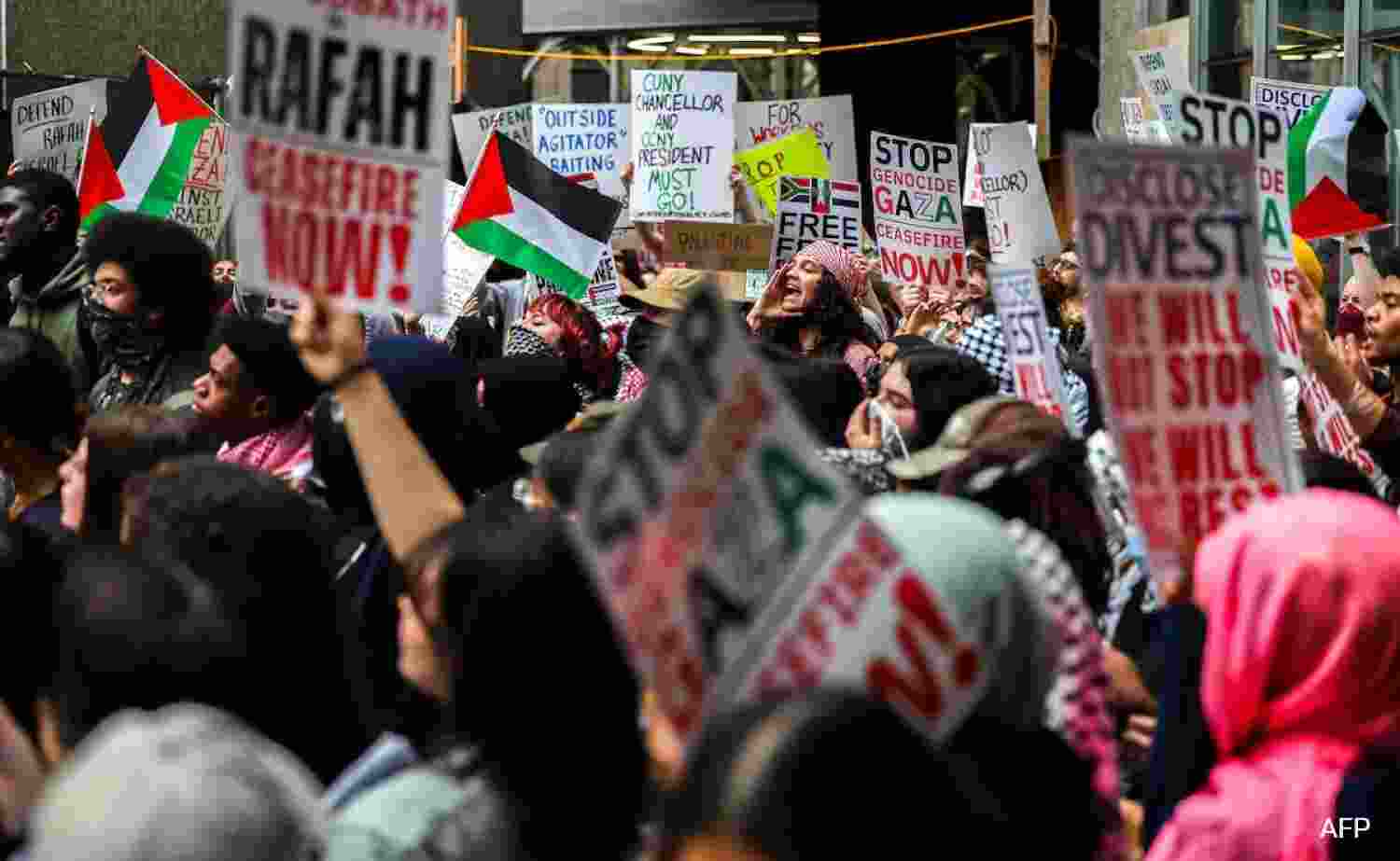 Thousands of pro-Palestine protesters rally outside Met Gala event Thousands of pro-Palestine protesters rally outside Met Gala event