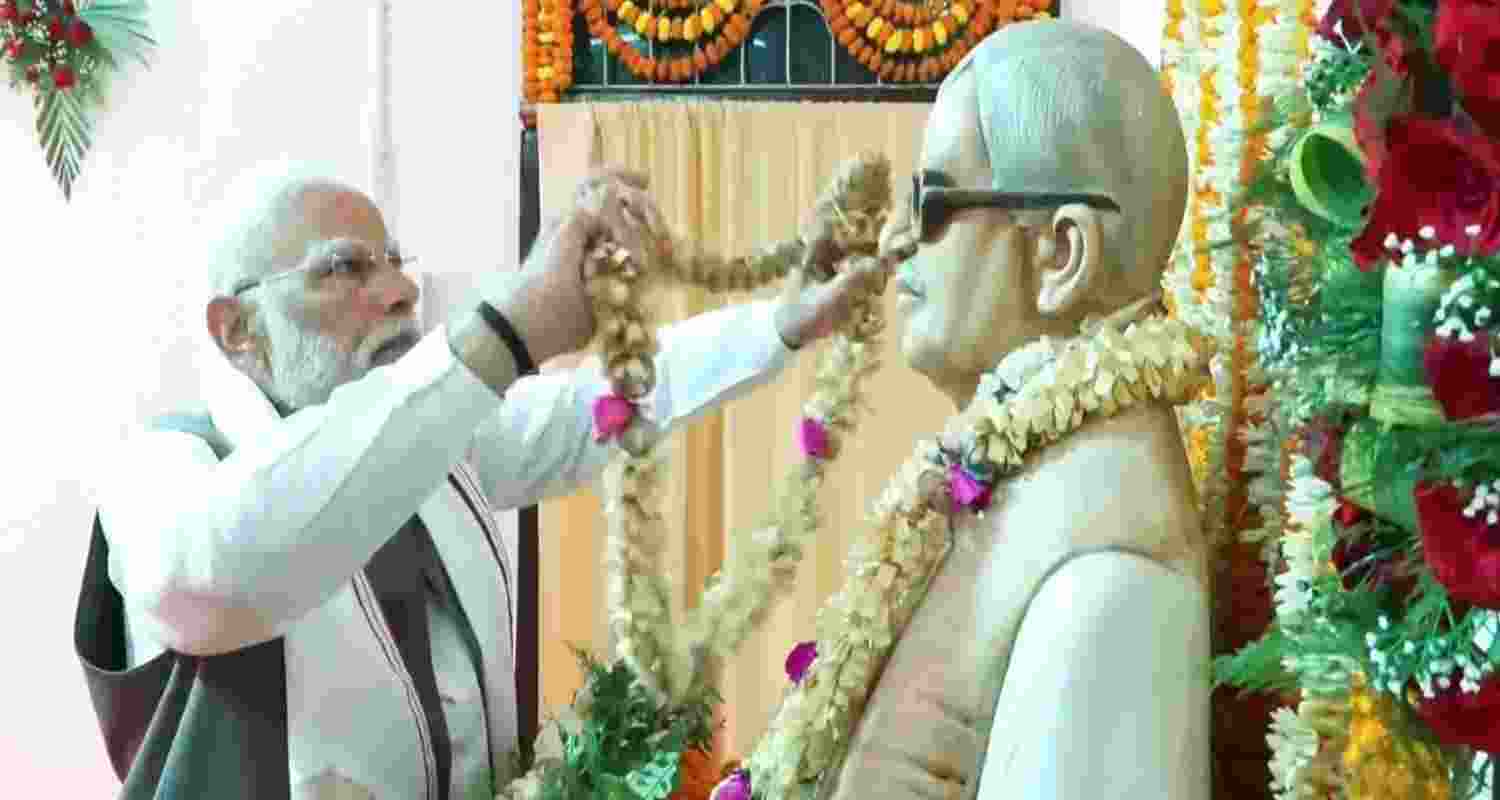 PM Modi pays homage to Bharat Ratna Karpoori Thakur in Samastipur districts. PM Modi pays homage to Bharat Ratna Karpoori Thakur in Samastipur districts.