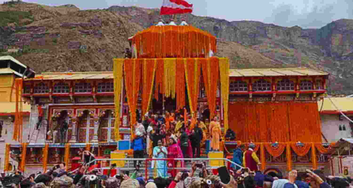 40 quintals of flowers adorn Badrinath temple ahead of opening 40 quintals of flowers adorn Badrinath temple ahead of opening