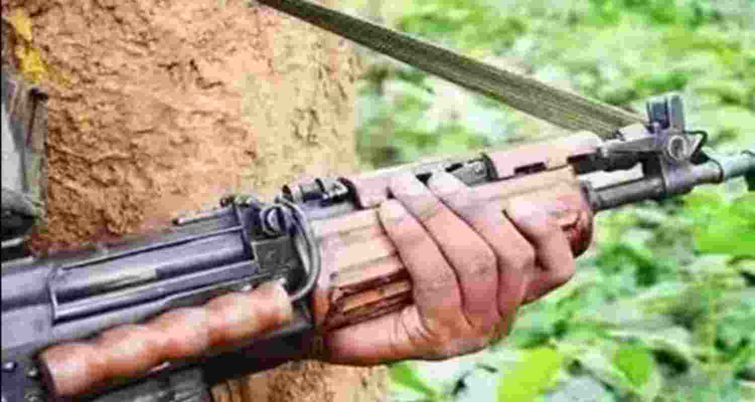 Naxalites kill two in Dantewada over informer suspicion Naxalites kill two in Dantewada over informer suspicion