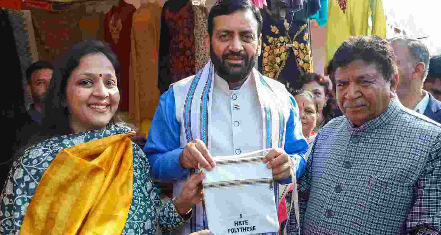 Haryana CM Nayab Singh Saini urges citizens to support local artisans. Haryana CM Nayab Singh Saini urges citizens to support local artisans.