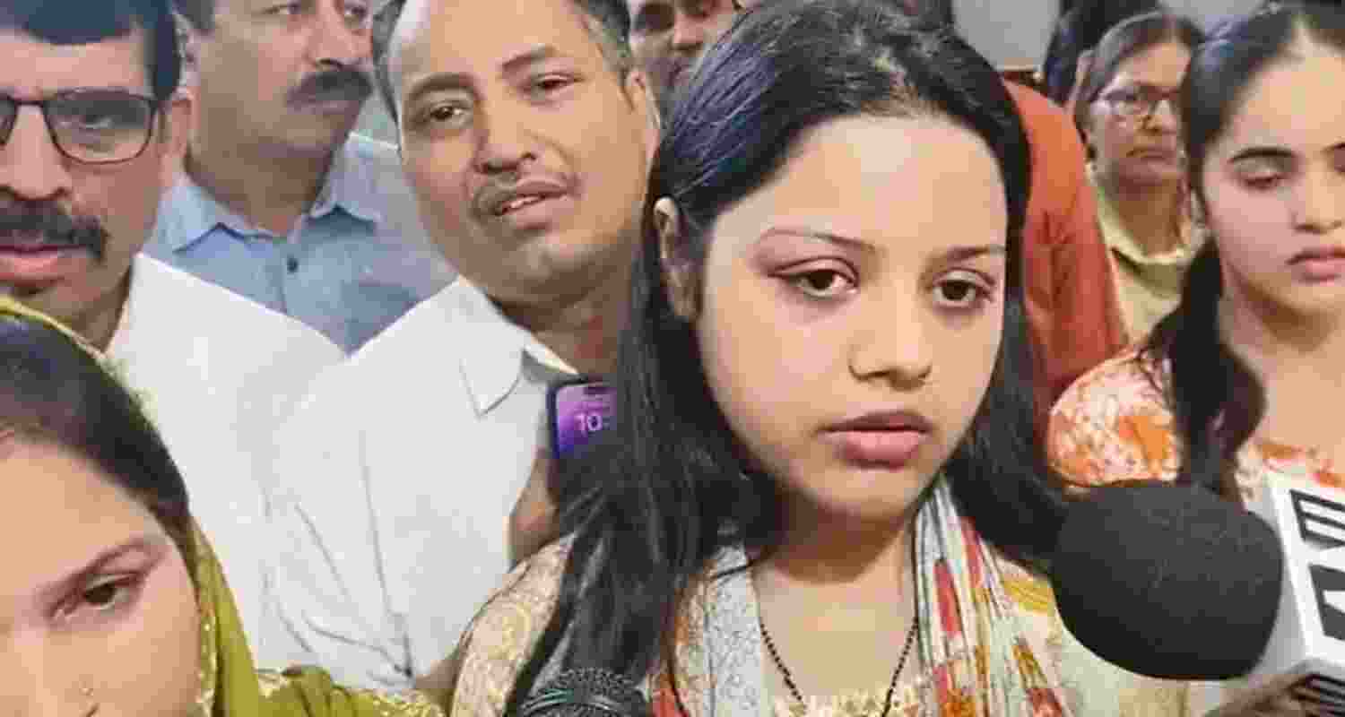 Widow of Navy officer faces 'online abuse', Priyanka Condemns it Widow of Navy officer faces 'online abuse', Priyanka Condemns it