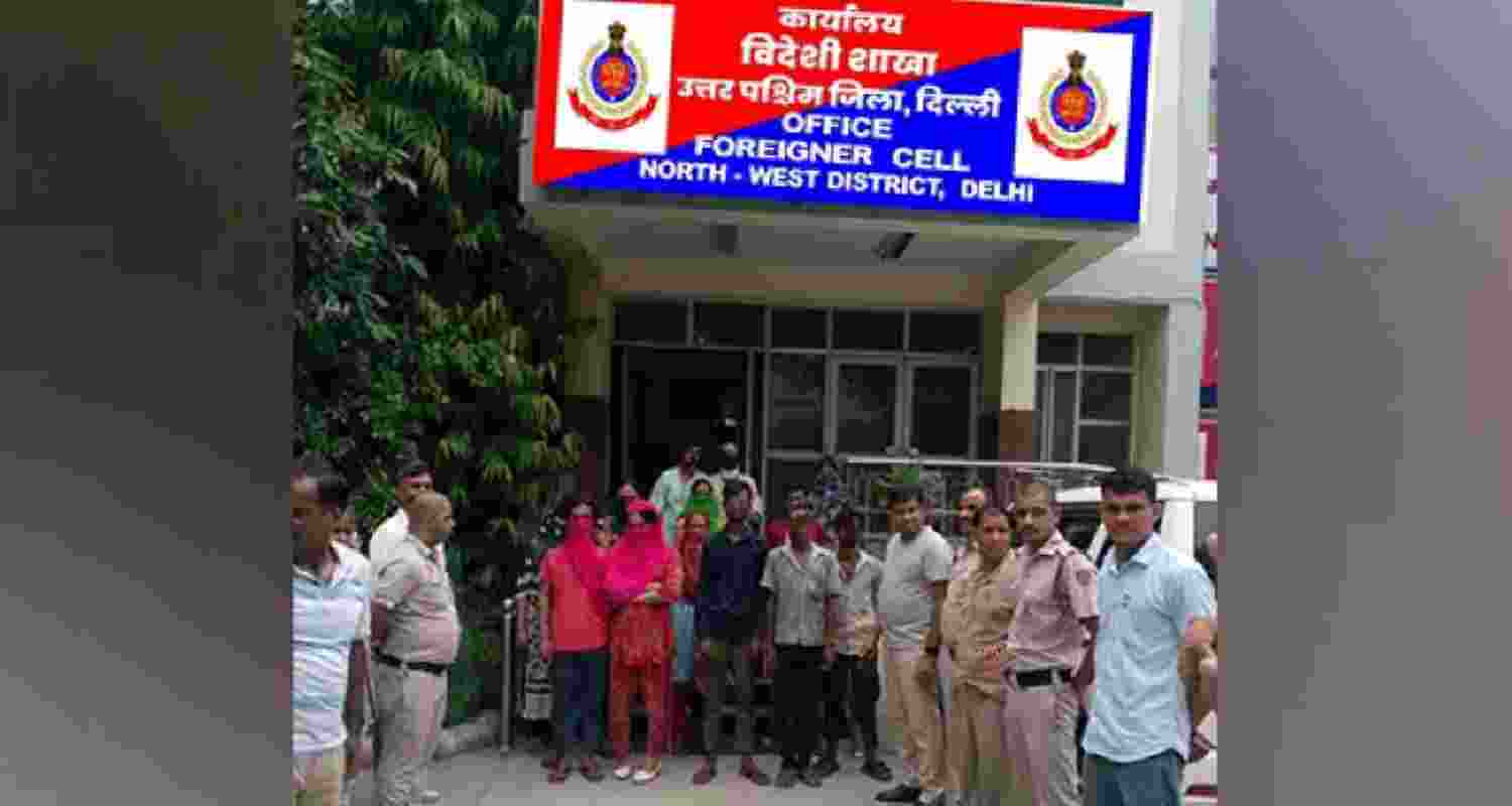 18 illegal B'deshis nabbed in Delhi, 5 in guise of 'transgenders' 18 illegal B'deshis nabbed in Delhi, 5 in guise of 'transgenders'