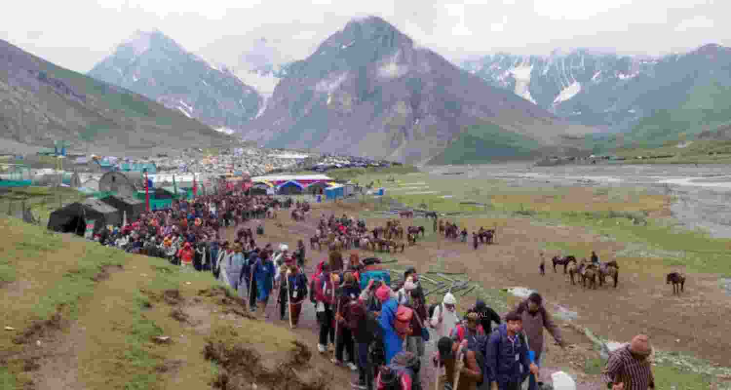 Traffic Advisory issued for both routes of Shri Amarnath Yatra Traffic Advisory issued for both routes of Shri Amarnath Yatra