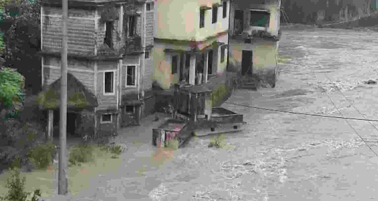 Overflowing Alaknanda river near Rudraprayag Overflowing Alaknanda river near Rudraprayag