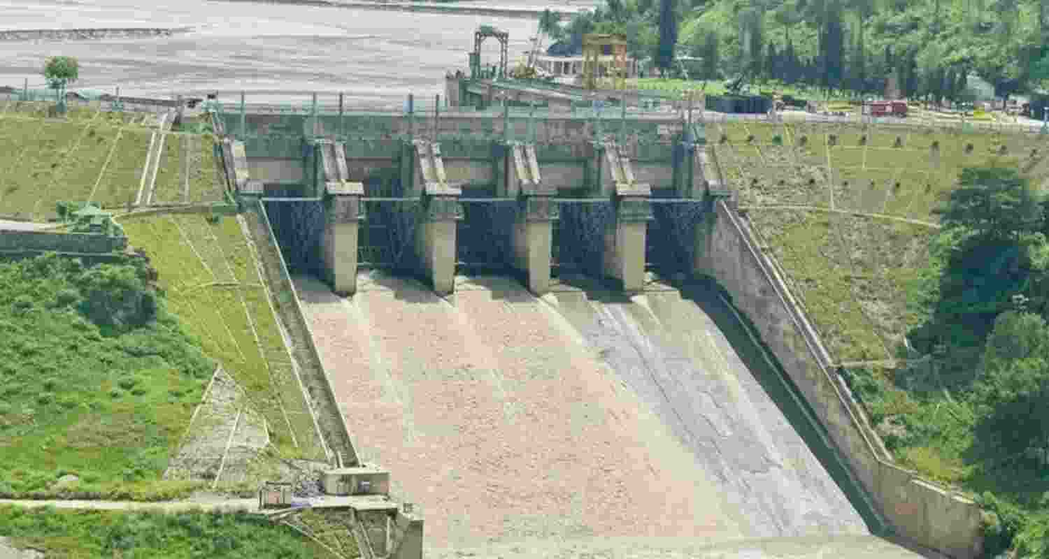 Pandoh Dam. Pandoh Dam.