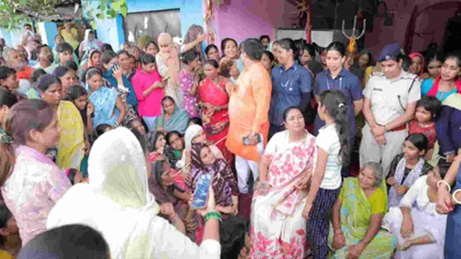 Delhi CM meets slum dwellers,assures rehabilitation of 'eligible' Delhi CM meets slum dwellers,assures rehabilitation of 'eligible'