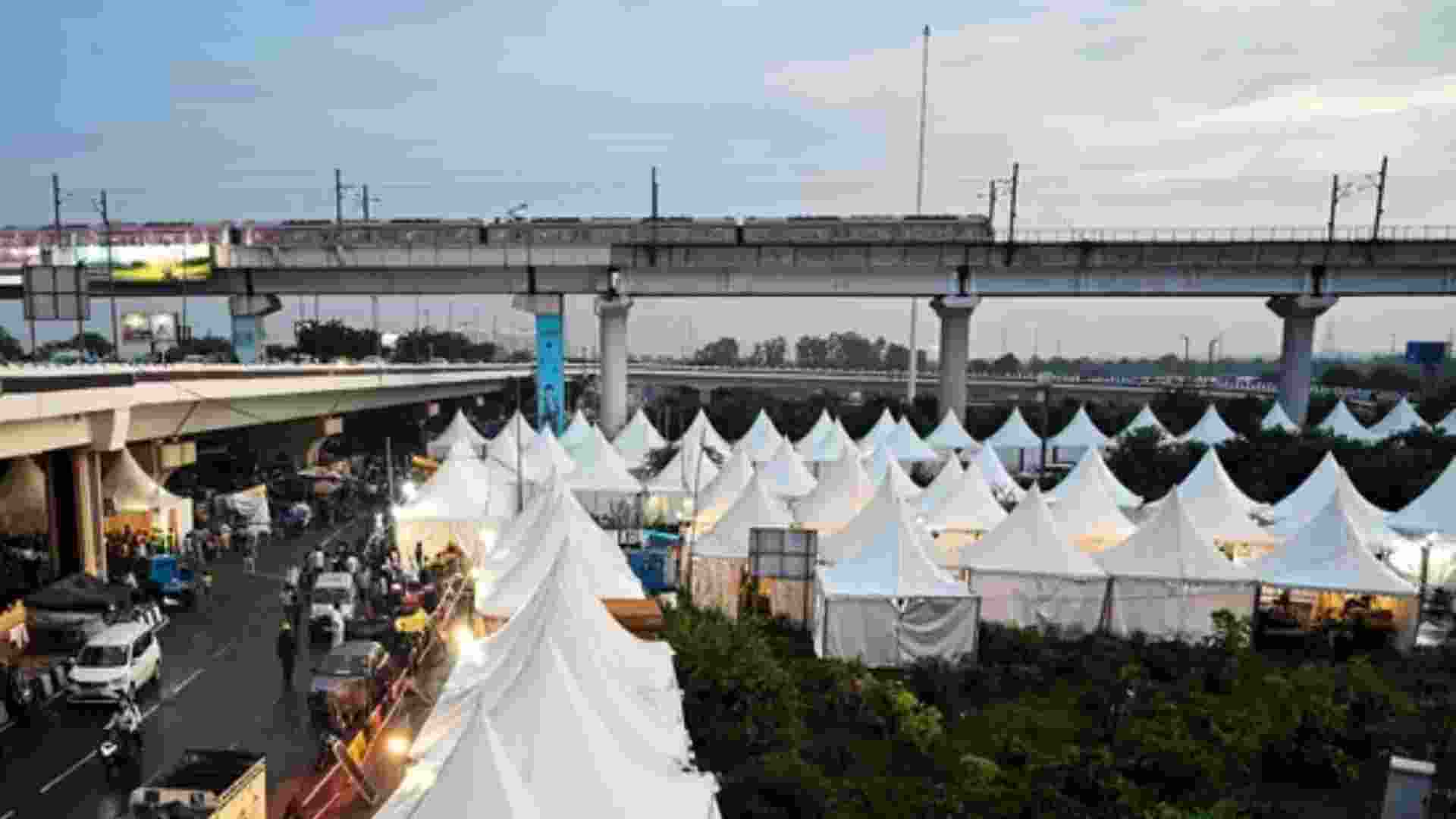 Families displaced by Delhi floods battling hardships in tents Families displaced by Delhi floods battling hardships in tents