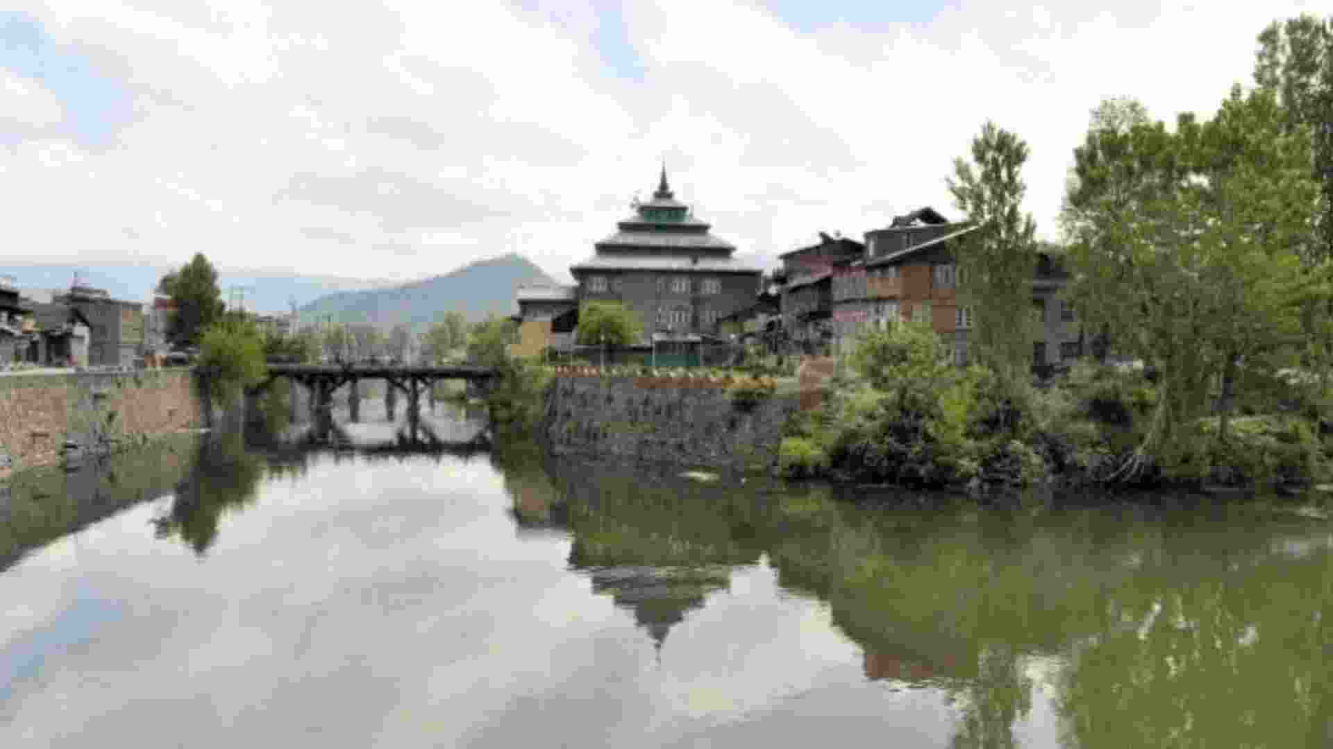 Flood threat in Kashmir ruled out, Jammu remains vulnerable Flood threat in Kashmir ruled out, Jammu remains vulnerable