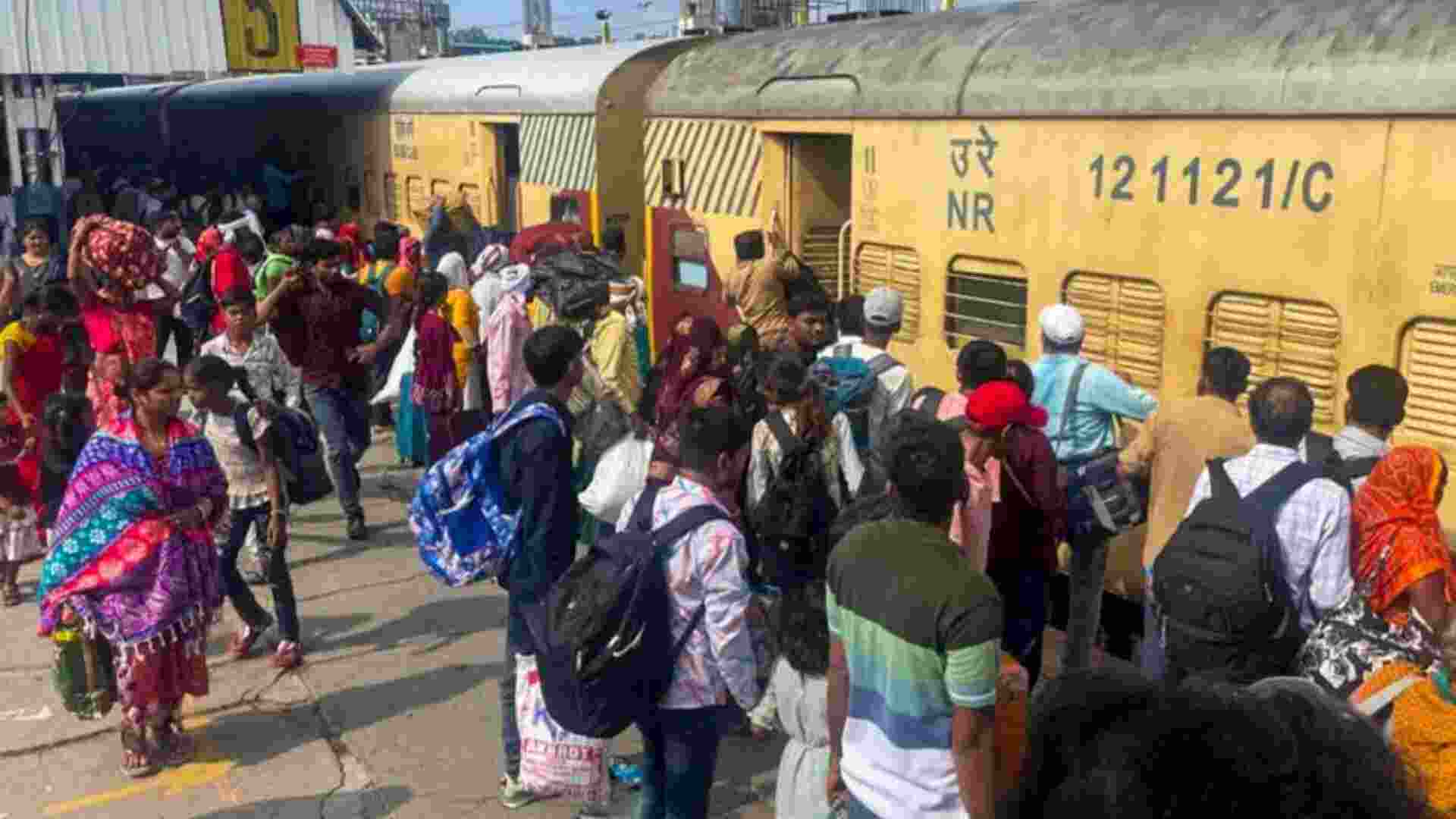 Special trains arranged for stranded tourists, passengers in J&K Special trains arranged for stranded tourists, passengers in J&K
