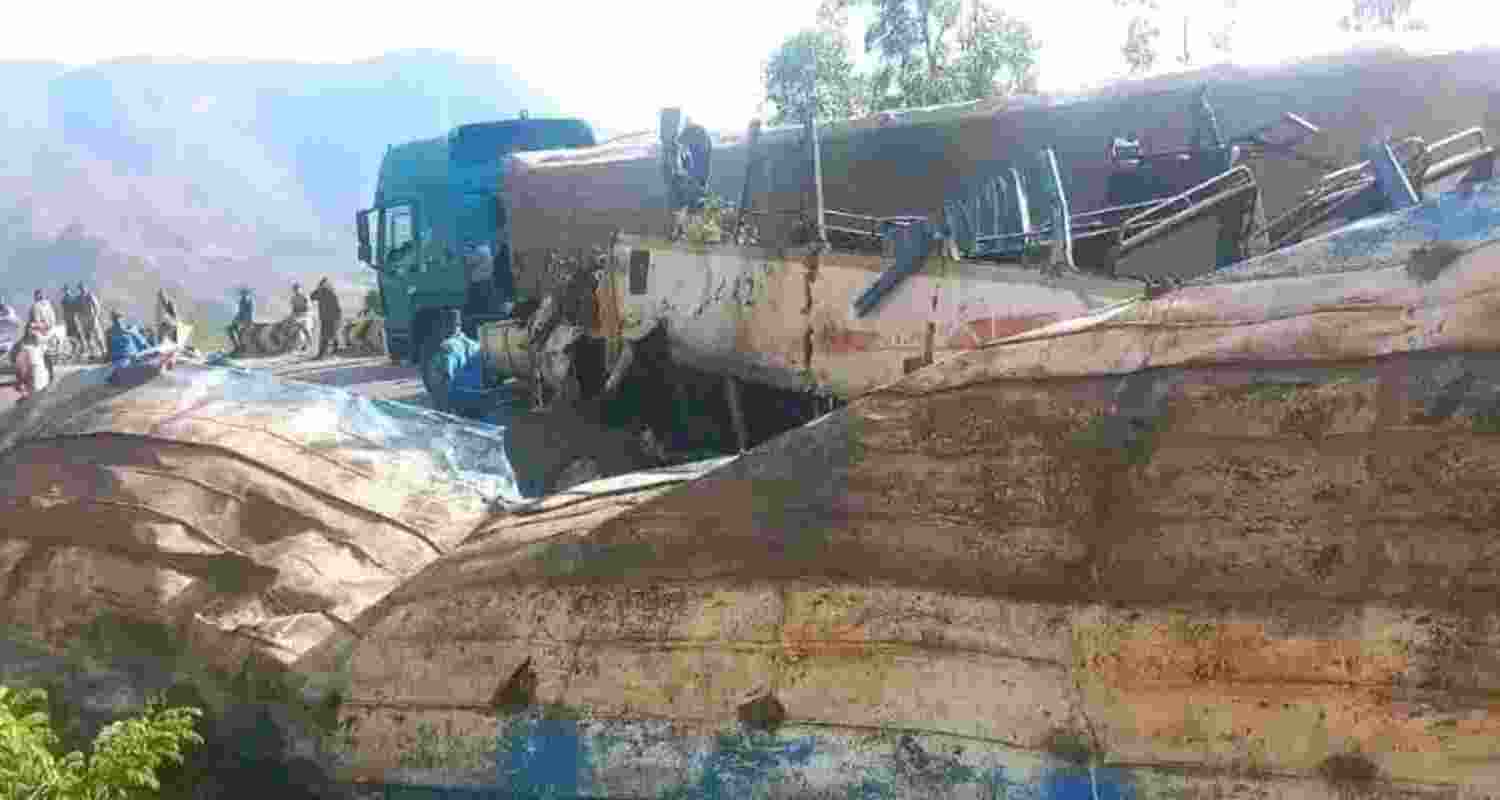 Police and locals assist rescue efforts after a bus accident in Ethiopia’s Amhara region. Police and locals assist rescue efforts after a bus accident in Ethiopia’s Amhara region.