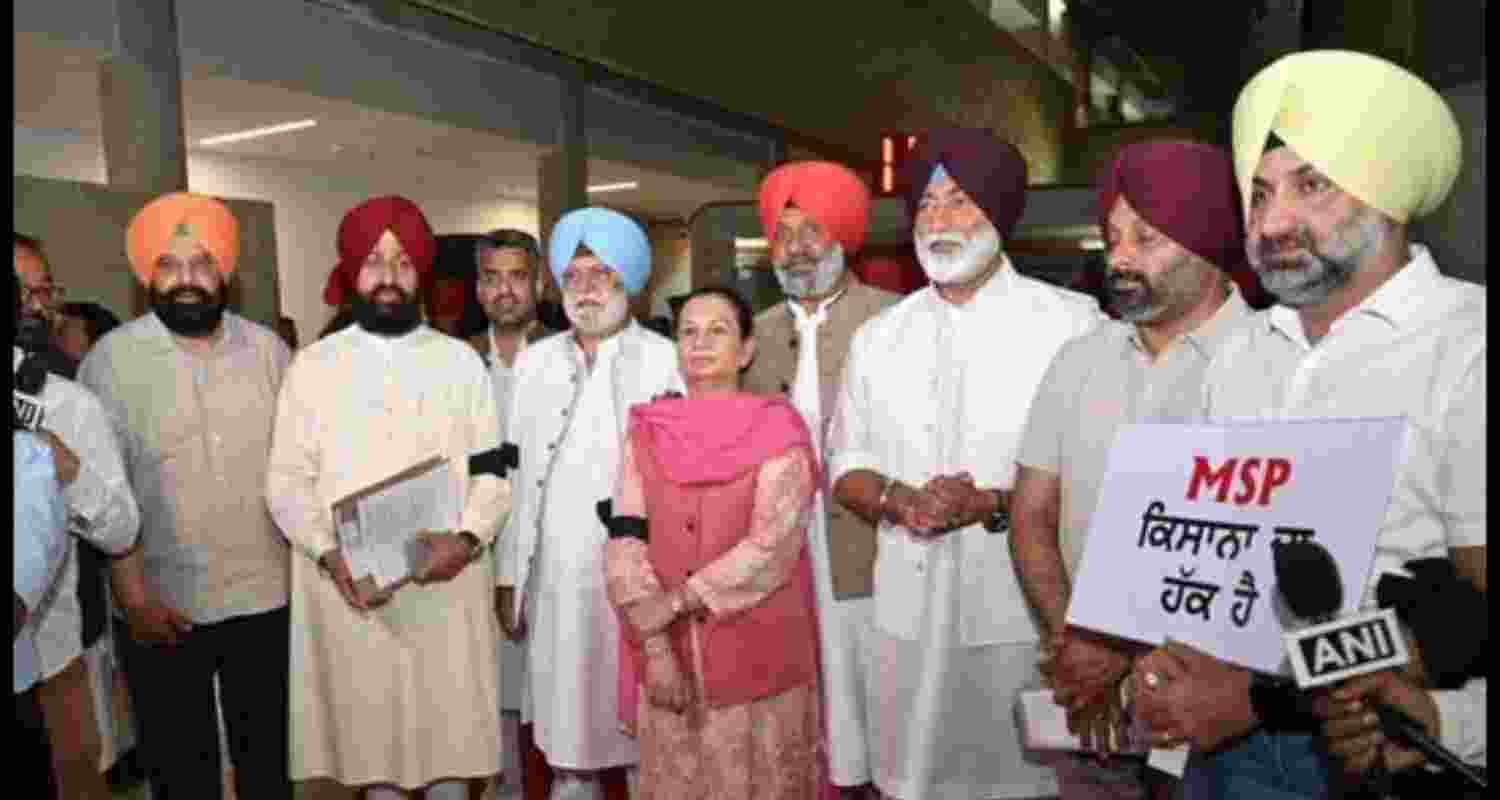 Congress MLAs walk out during Punjab governor's address Congress MLAs walk out during Punjab governor's address