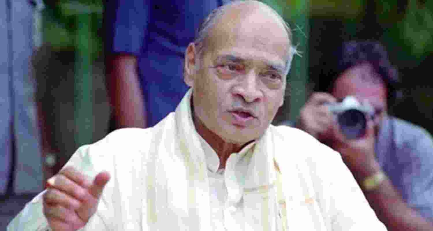 Former PM PV Narsimha Rao wearing a white cloth Former PM PV Narsimha Rao wearing a white cloth