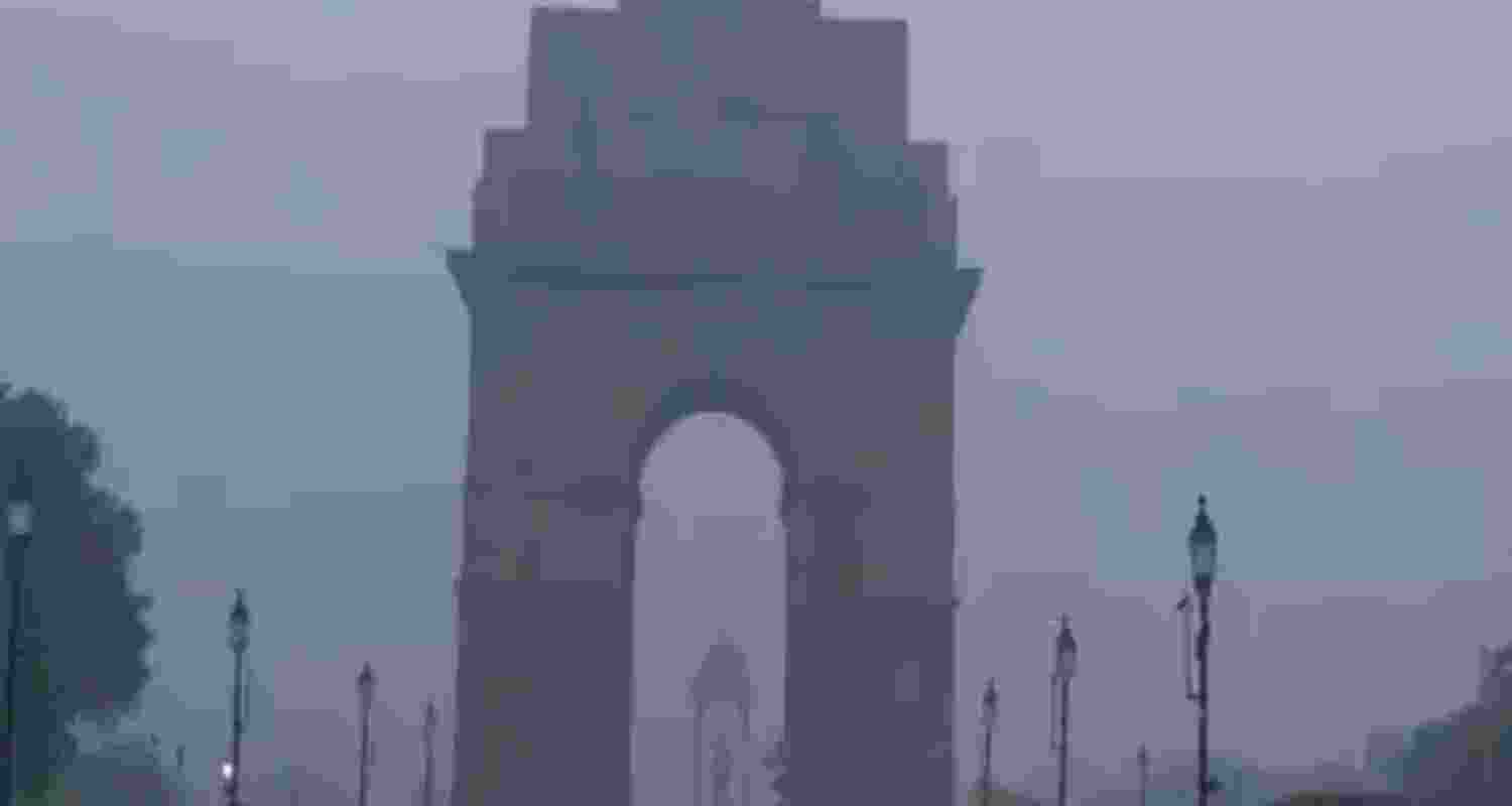 Delhi's air quality slips into 'red zone' again at 20 stations Delhi's air quality slips into 'red zone' again at 20 stations