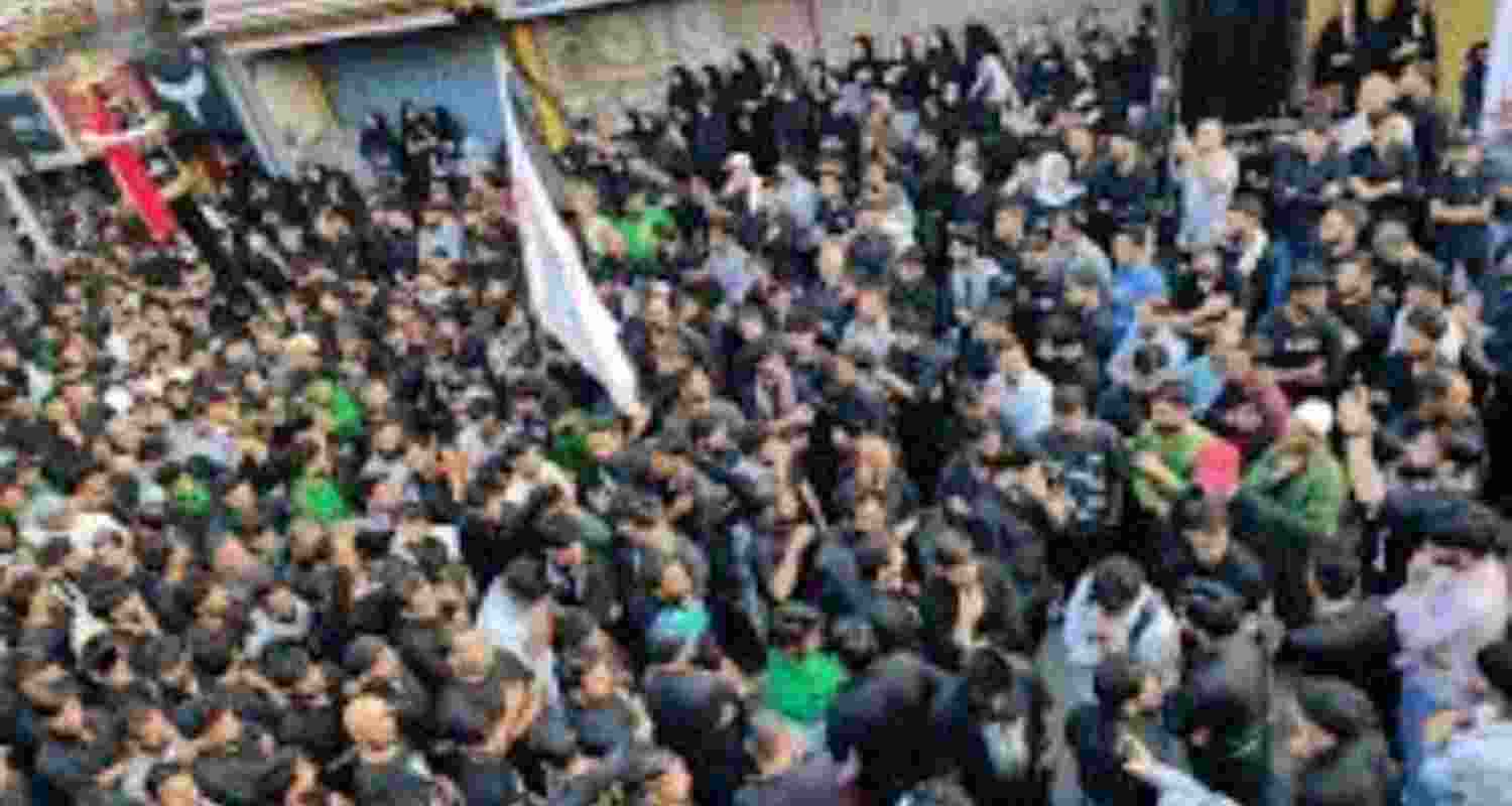 Thousands participate in 8th Muharram procession in Kashmir Thousands participate in 8th Muharram procession in Kashmir