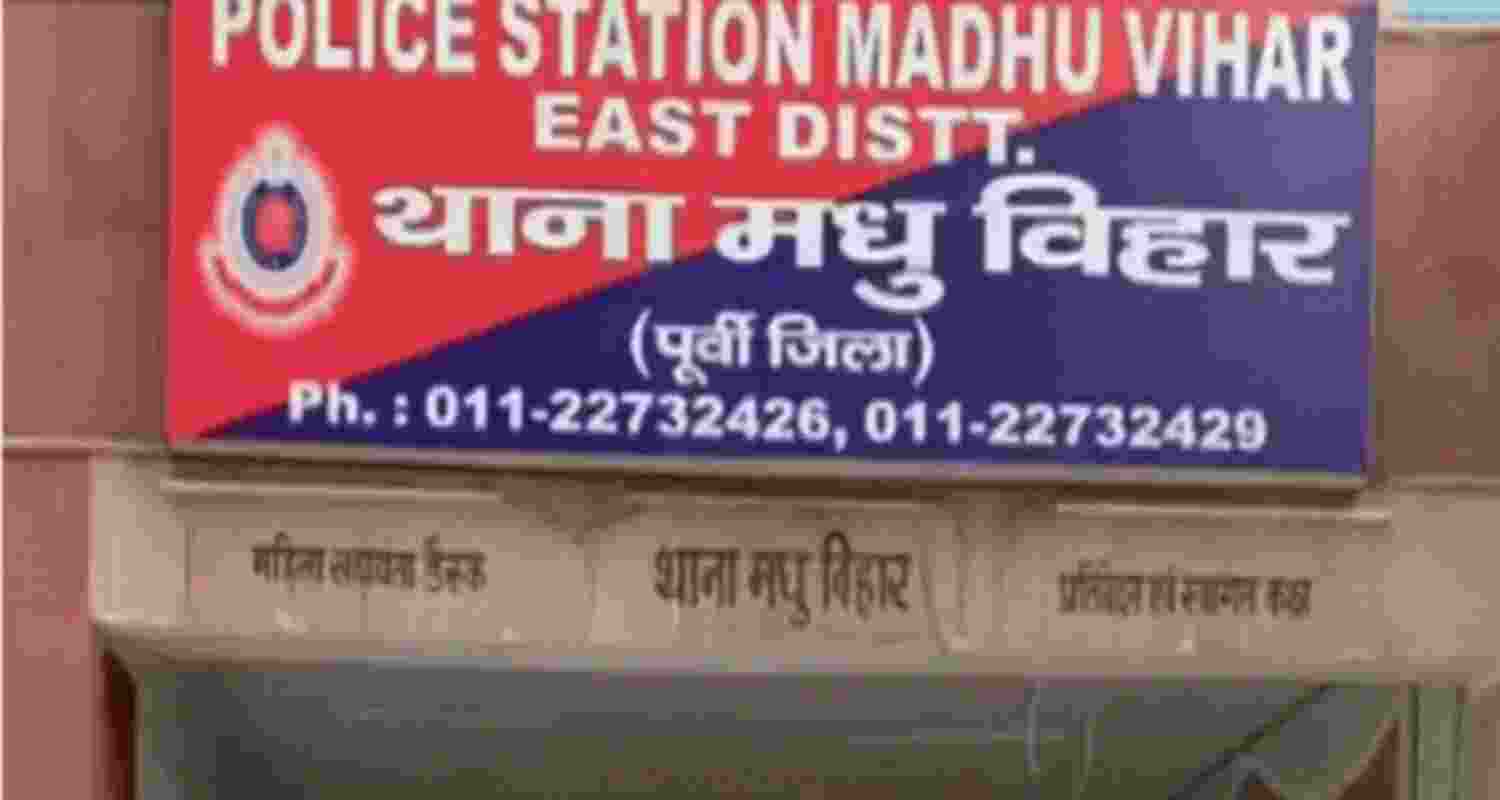 Delhi Police SI shoots himself dead inside Police Station Delhi Police SI shoots himself dead inside Police Station