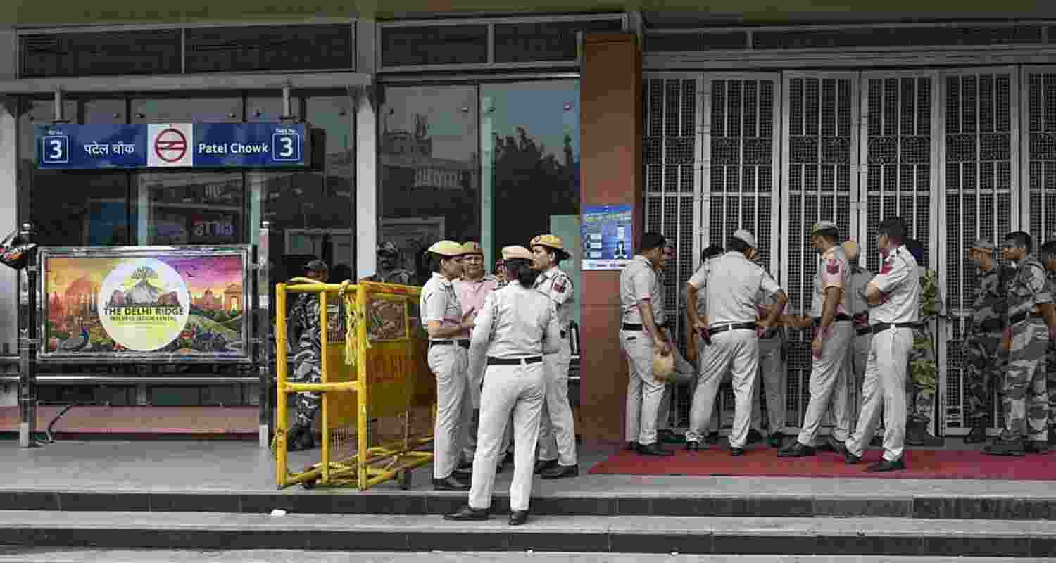 Chaos,confusion marks day as DMRC shut 16 metro stations Chaos,confusion marks day as DMRC shut 16 metro stations