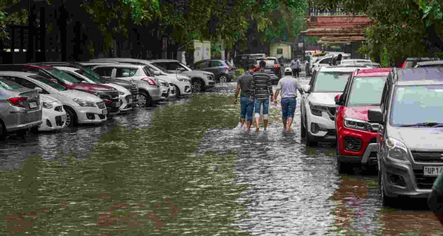 Heavy rains lash Delhi, waterlogging traffic jams hit many areas Heavy rains lash Delhi, waterlogging traffic jams hit many areas