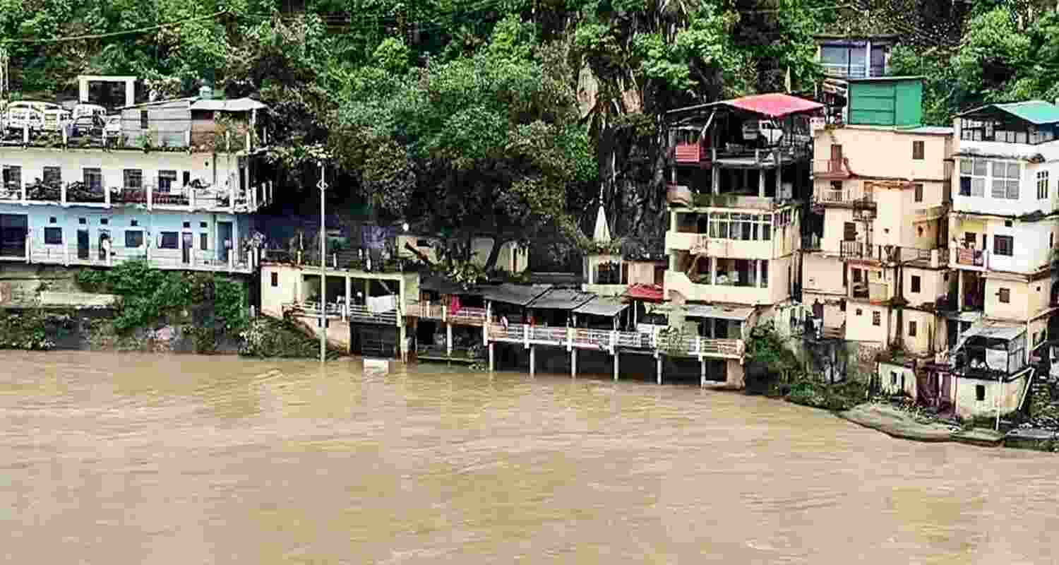 Heavy rains trigger landslides, disrupt traffic in Rudraprayag Heavy rains trigger landslides, disrupt traffic in Rudraprayag