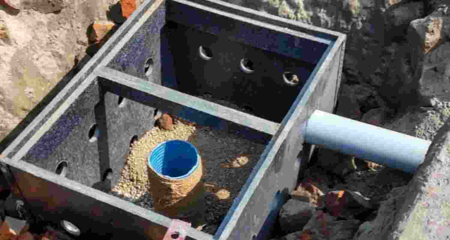 Three die of asphyxiation while cleaning rainwater pit in B’luru Three die of asphyxiation while cleaning rainwater pit in B’luru