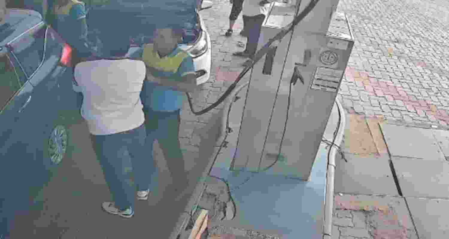 Rajasthan SDM Chhotu Lal Sharma suspended after video of scuffle at Bhilwara petrol pump goes viral. Rajasthan SDM Chhotu Lal Sharma suspended after video of scuffle at Bhilwara petrol pump goes viral.