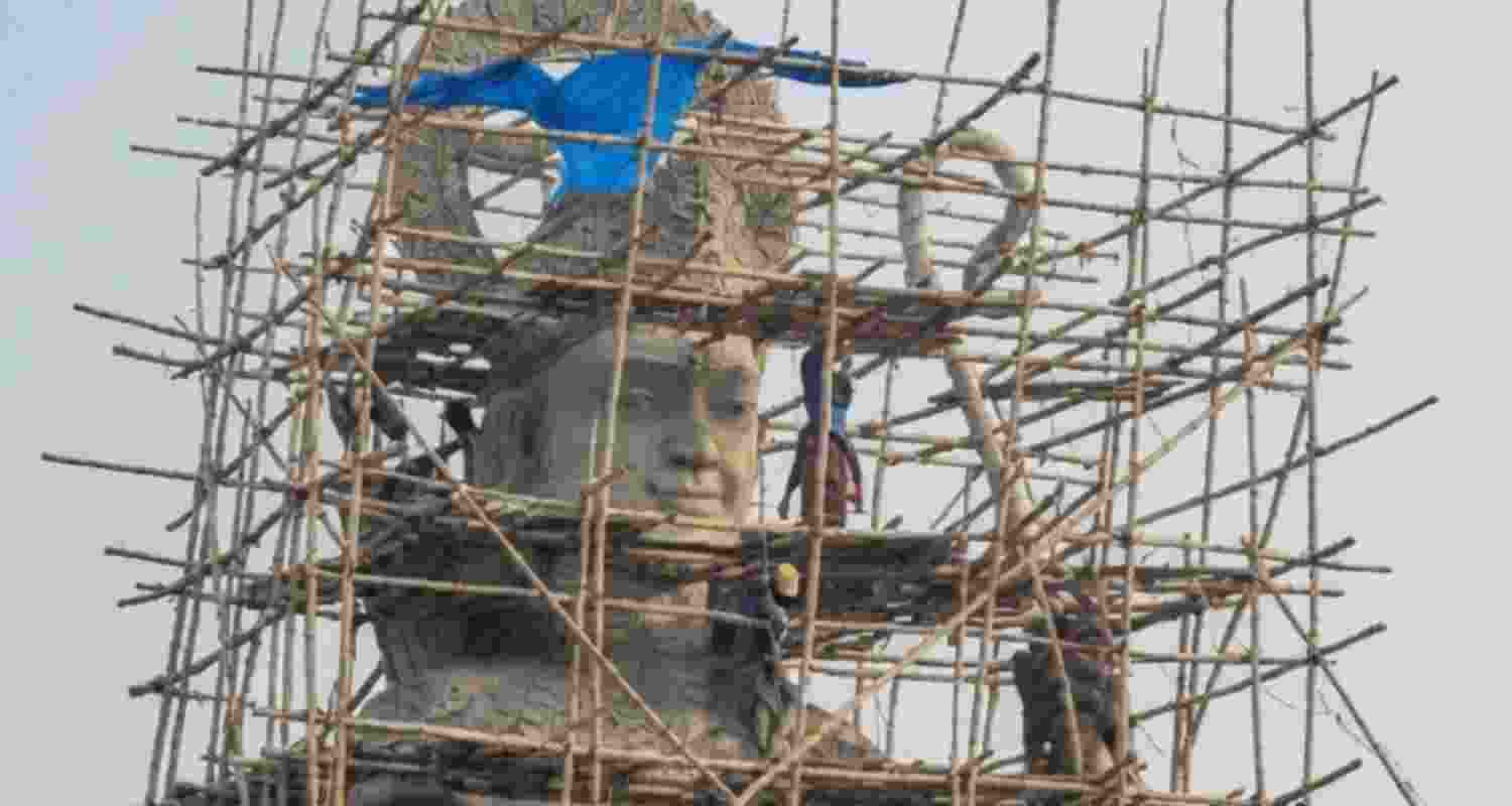 A major Hindu temple complex with a giant Ram idol is under construction in Bangladesh, highlighting the country's evolving religious landscape. A major Hindu temple complex with a giant Ram idol is under construction in Bangladesh, highlighting the country's evolving religious landscape.