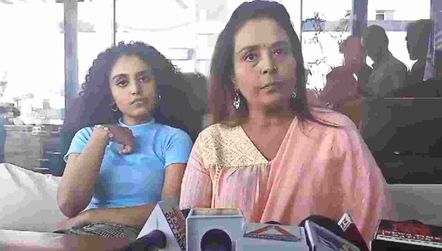 Woman claims BJP MP Ravi Kishan is her daughter's father, wants to meet UP CM Yogi Woman claims BJP MP Ravi Kishan is her daughter's father, wants to meet UP CM Yogi