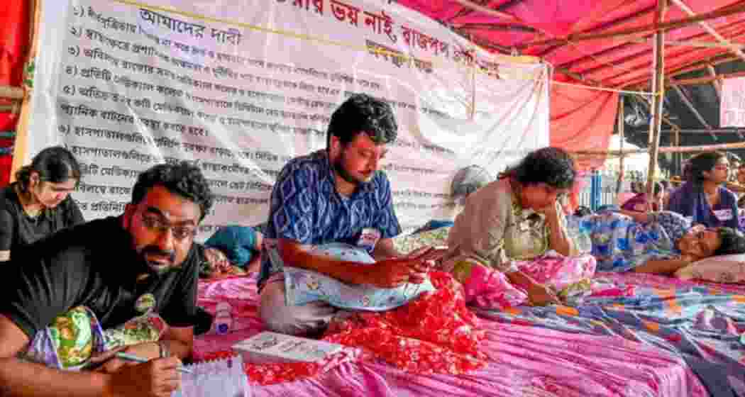 Junior doctors continue their hunger strike at Esplanade, Kolkata, demanding justice for a deceased colleague and improved workplace safety, as the protest enters its 13th day. Junior doctors continue their hunger strike at Esplanade, Kolkata, demanding justice for a deceased colleague and improved workplace safety, as the protest enters its 13th day.
